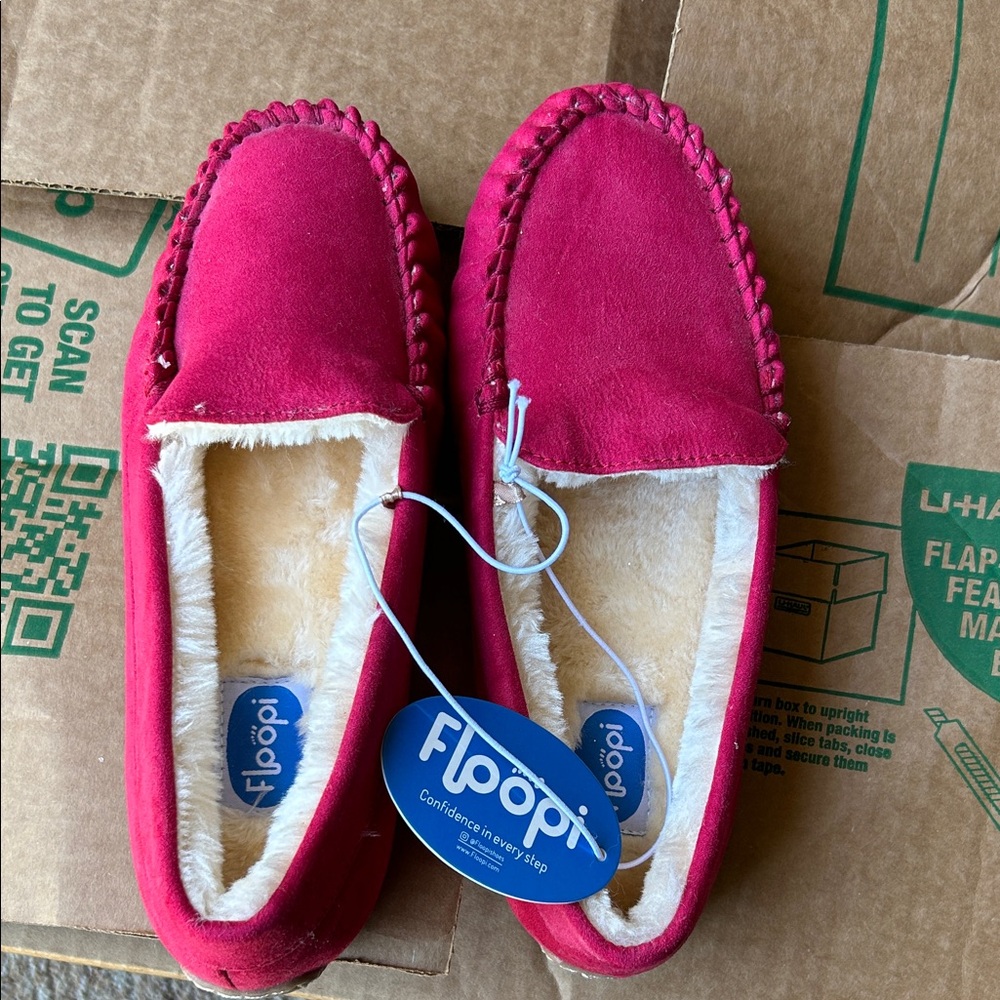FitFlop Fleece-Lined Moccasin Slippers in Berry Pink